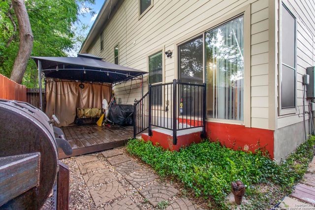 6210 W Jolie Ct, San Antonio, TX 78240