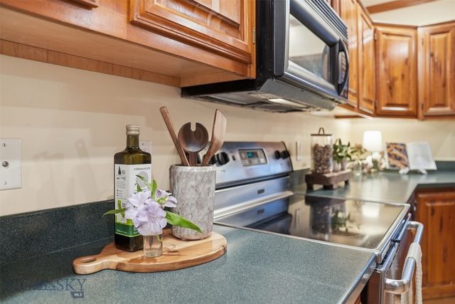 2500 Cottontail Road, Gallatin Gateway, MT 59730