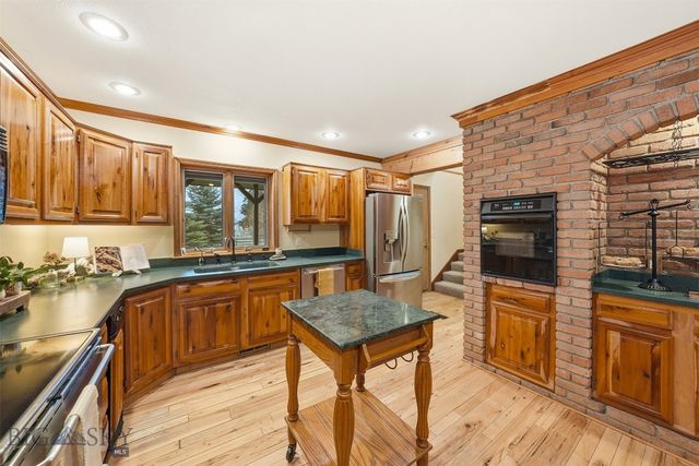 2500 Cottontail Road, Gallatin Gateway, MT 59730