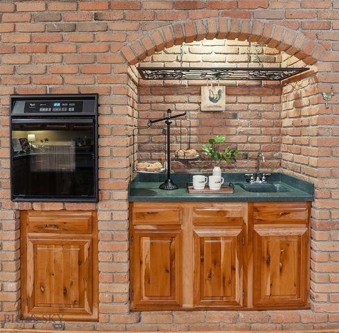 2500 Cottontail Road, Gallatin Gateway, MT 59730