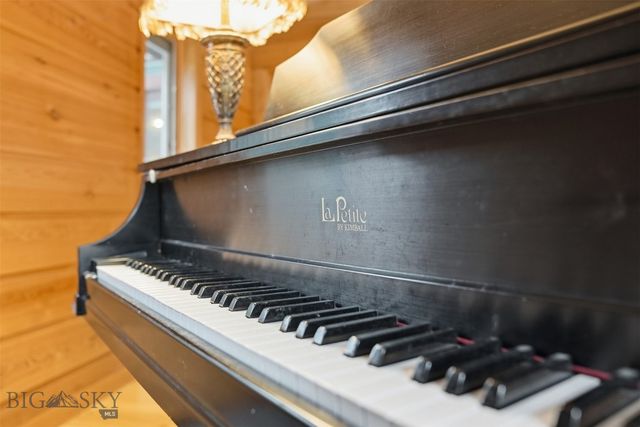 2500 Cottontail Road, Gallatin Gateway, MT 59730