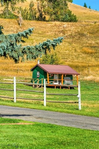 2500 Cottontail Road, Gallatin Gateway, MT 59730