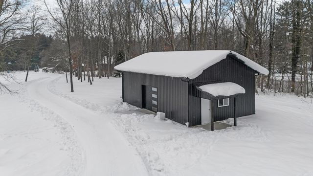 70037 Winding Pines Parkway, Milton Twp, MI 49120