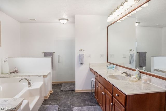 11183 Bloom Road, Garrettsville, OH 44231