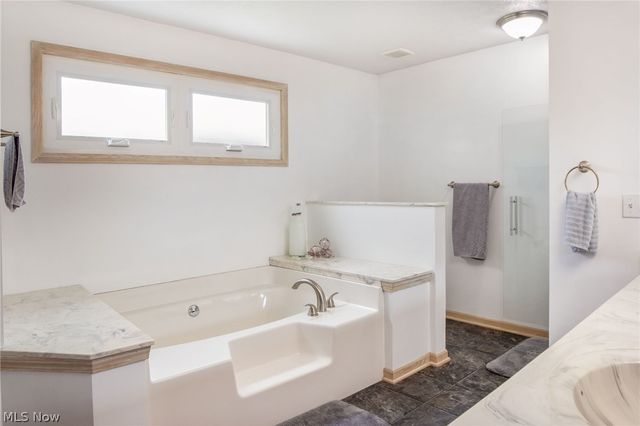 11183 Bloom Road, Garrettsville, OH 44231