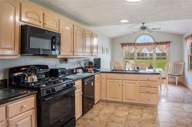 11183 Bloom Road, Garrettsville, OH 44231