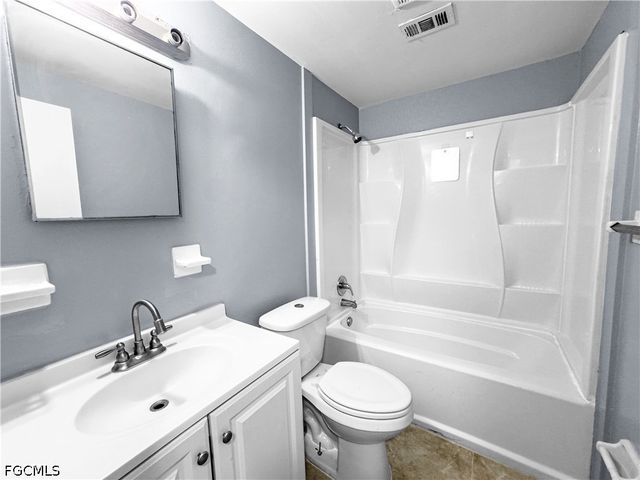 6617 Warwick CIR, Fort Myers, FL 33919