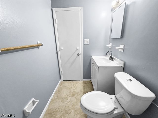 6617 Warwick CIR, Fort Myers, FL 33919