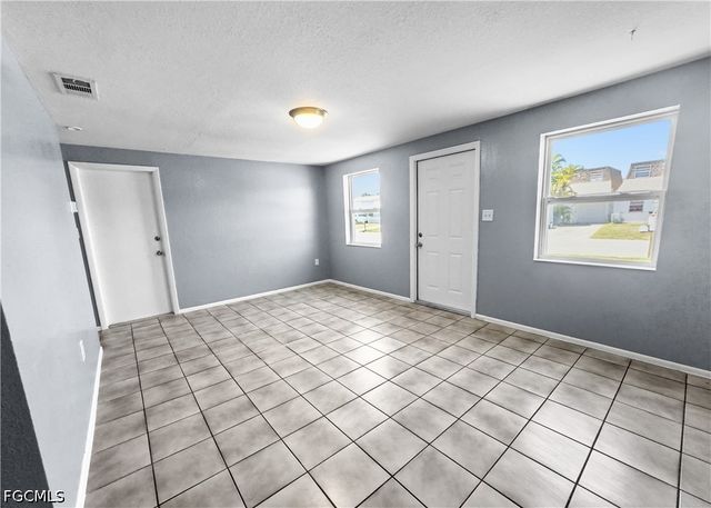 6617 Warwick CIR, Fort Myers, FL 33919