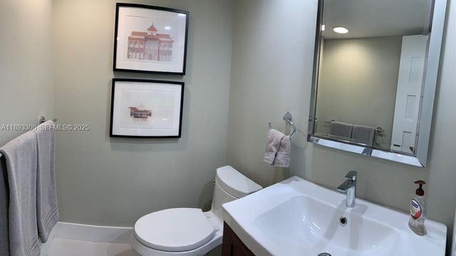 3507 Oaks Way 802, Pompano Beach, FL 33069