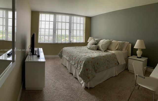 3507 Oaks Way 802, Pompano Beach, FL 33069