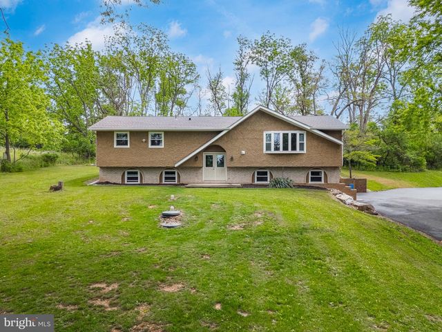 1040 RIVERVIEW DR, Walnutport, PA 18088