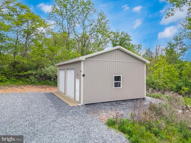1040 RIVERVIEW DR, Walnutport, PA 18088