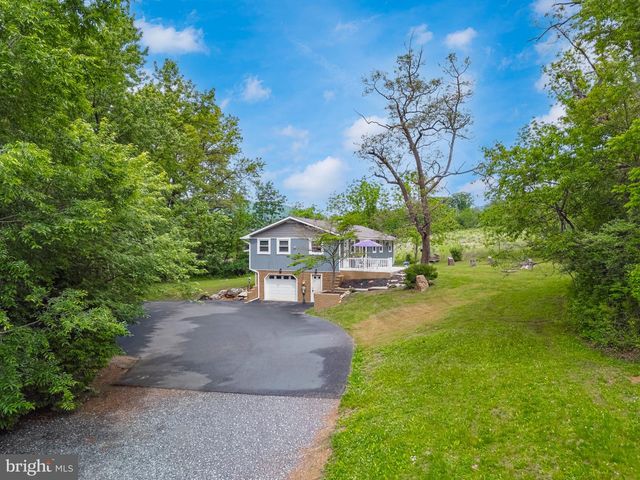 1040 RIVERVIEW DR, Walnutport, PA 18088
