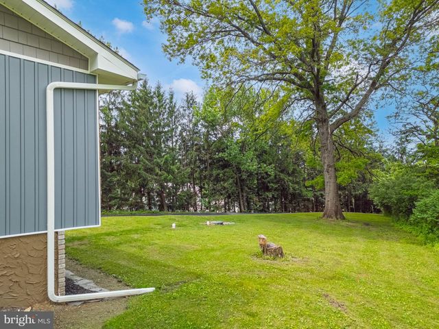 1040 RIVERVIEW DR, Walnutport, PA 18088