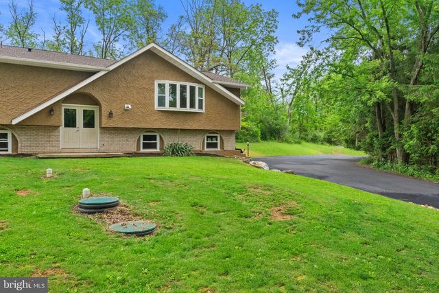1040 RIVERVIEW DR, Walnutport, PA 18088