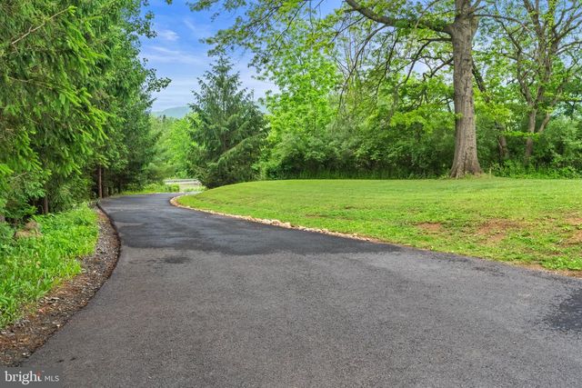 1040 RIVERVIEW DR, Walnutport, PA 18088