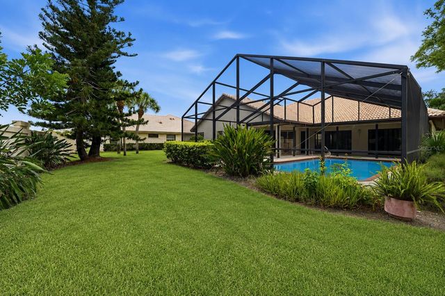 215 CARRIAGE HOUSE LANE 215, Nokomis, FL 34275