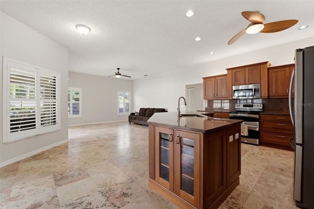 215 CARRIAGE HOUSE LANE 215, Nokomis, FL 34275