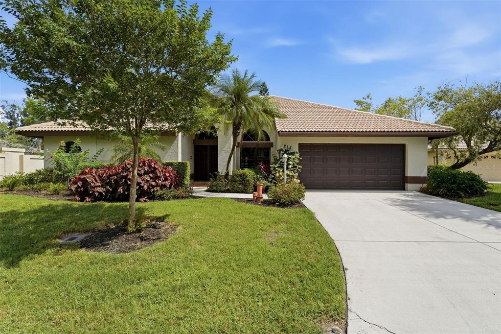 Image 2 of property listing at 215 CARRIAGE HOUSE LANE 215, Nokomis, FL 34275