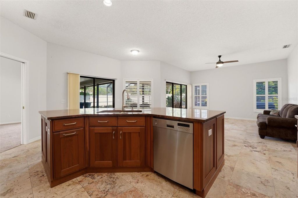 Image 11 of property listing at 215 CARRIAGE HOUSE LANE 215, Nokomis, FL 34275