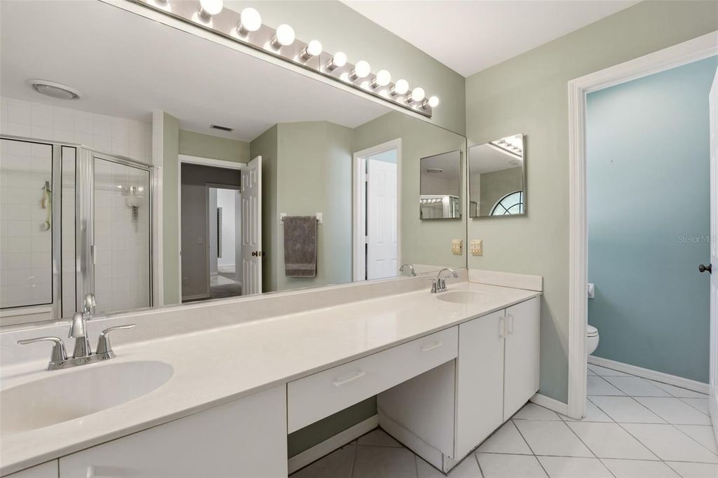 Image 24 of property listing at 215 CARRIAGE HOUSE LANE 215, Nokomis, FL 34275