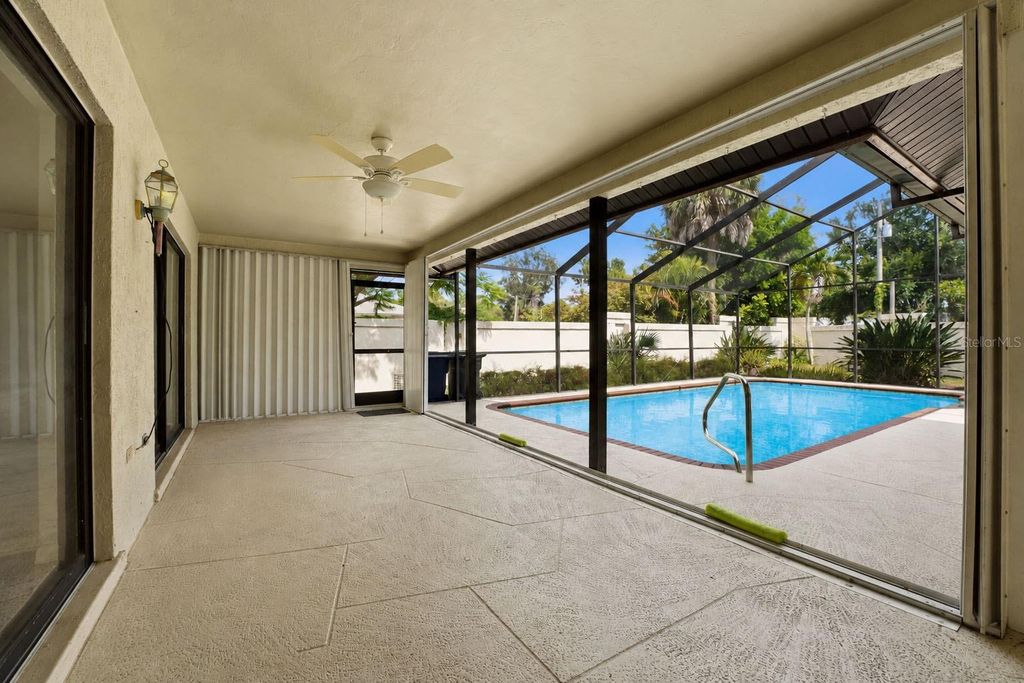 Image 25 of property listing at 215 CARRIAGE HOUSE LANE 215, Nokomis, FL 34275