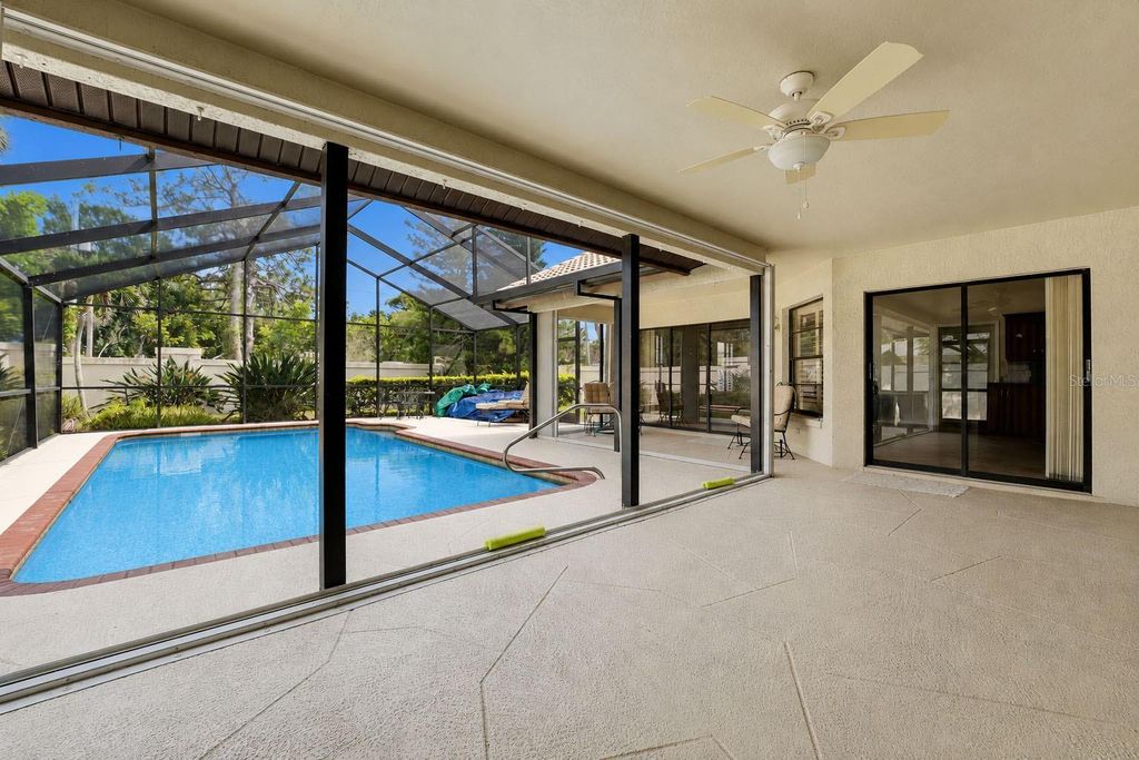 Image 26 of property listing at 215 CARRIAGE HOUSE LANE 215, Nokomis, FL 34275