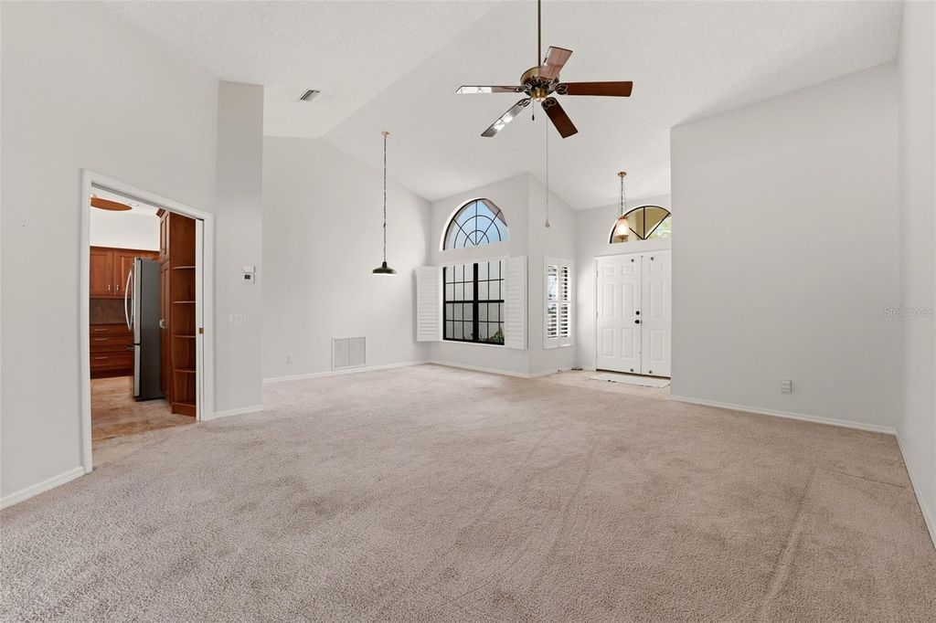 Image 5 of property listing at 215 CARRIAGE HOUSE LANE 215, Nokomis, FL 34275