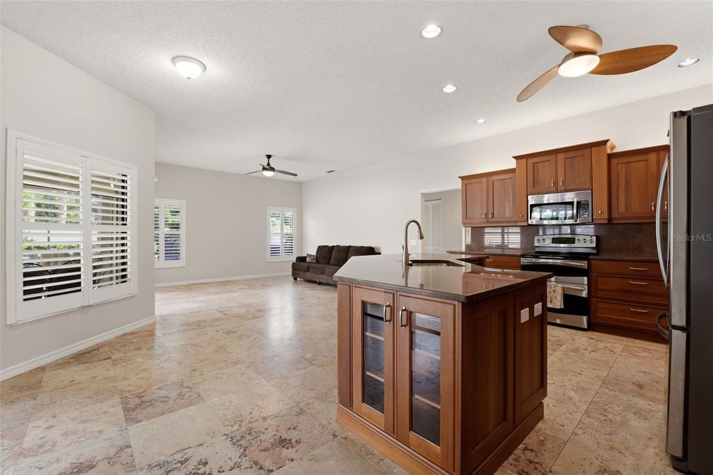 Image 7 of property listing at 215 CARRIAGE HOUSE LANE 215, Nokomis, FL 34275