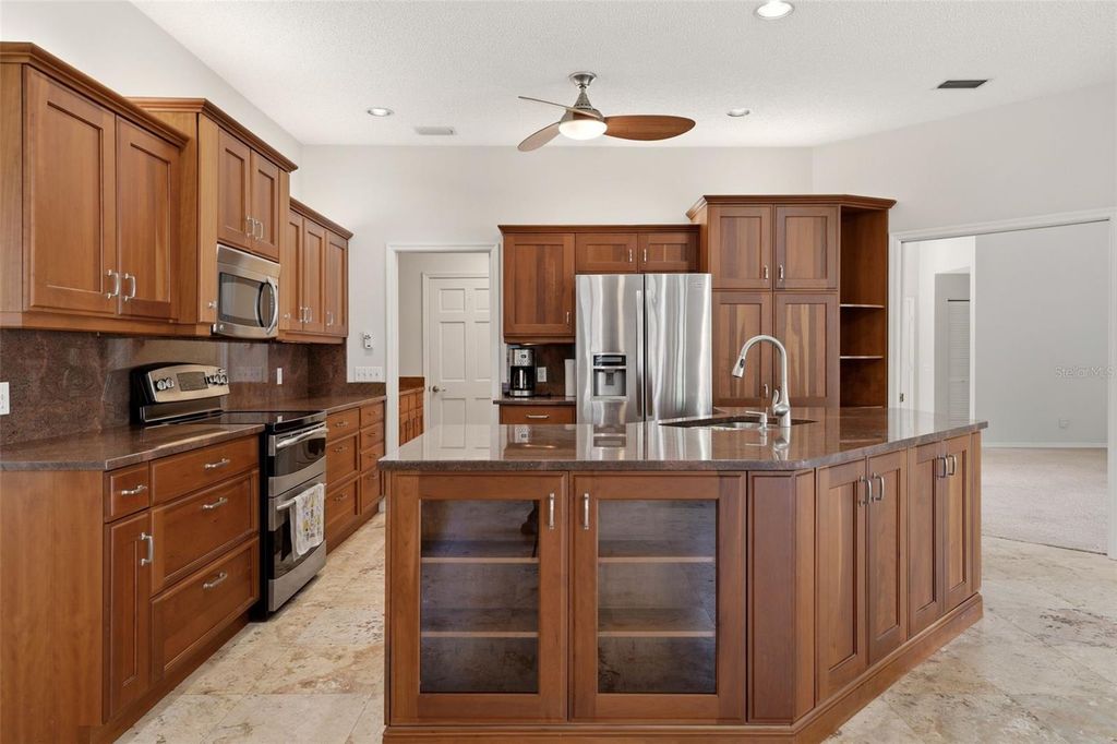 Image 9 of property listing at 215 CARRIAGE HOUSE LANE 215, Nokomis, FL 34275
