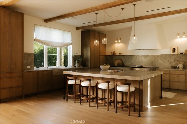 4748 Noble Avenue, Sherman Oaks, CA 91403