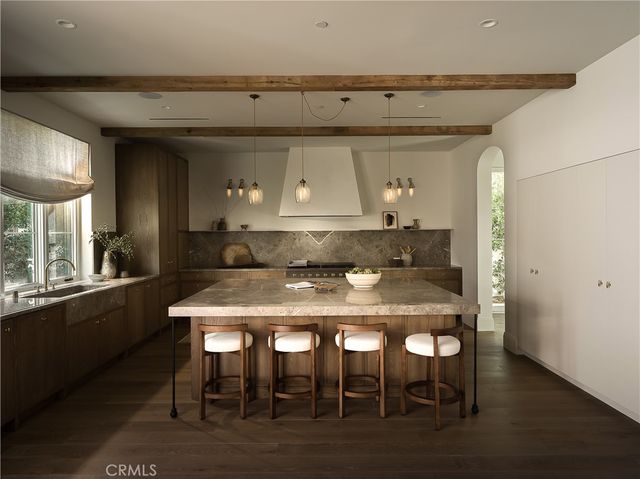 4748 Noble Avenue, Sherman Oaks, CA 91403