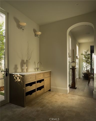 4748 Noble Avenue, Sherman Oaks, CA 91403