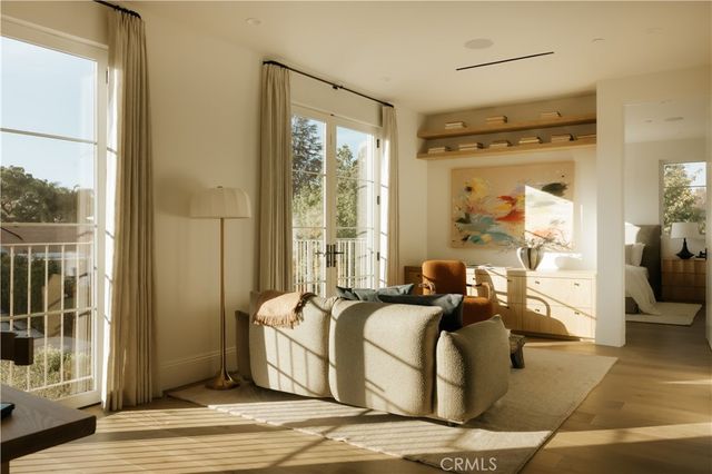 4748 Noble Avenue, Sherman Oaks, CA 91403