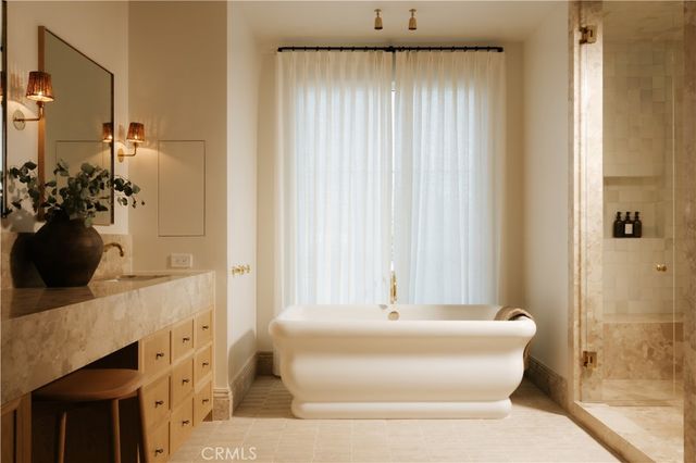 4748 Noble Avenue, Sherman Oaks, CA 91403