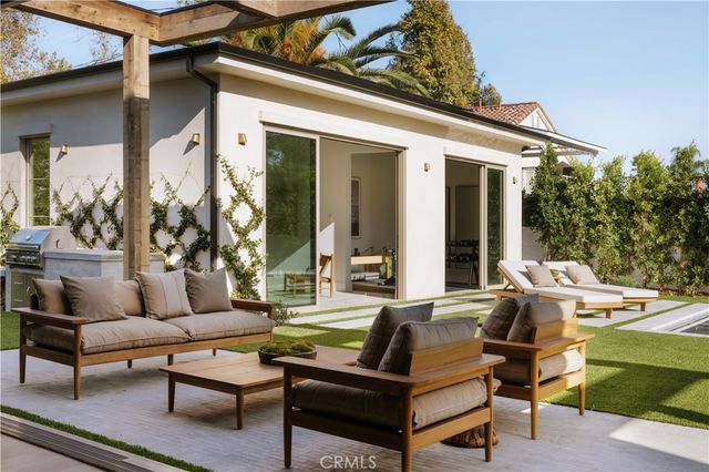 4748 Noble Avenue, Sherman Oaks, CA 91403