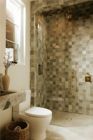 4748 Noble Avenue, Sherman Oaks, CA 91403