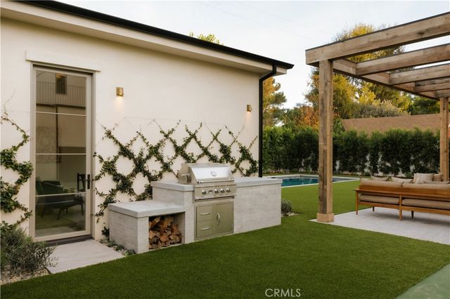 4748 Noble Avenue, Sherman Oaks, CA 91403