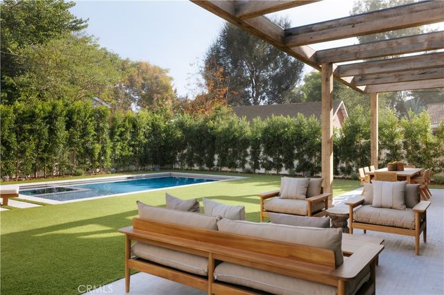 4748 Noble Avenue, Sherman Oaks, CA 91403