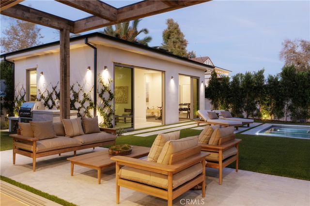 4748 Noble Avenue, Sherman Oaks, CA 91403