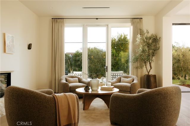 4748 Noble Avenue, Sherman Oaks, CA 91403