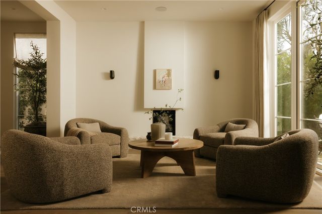 4748 Noble Avenue, Sherman Oaks, CA 91403