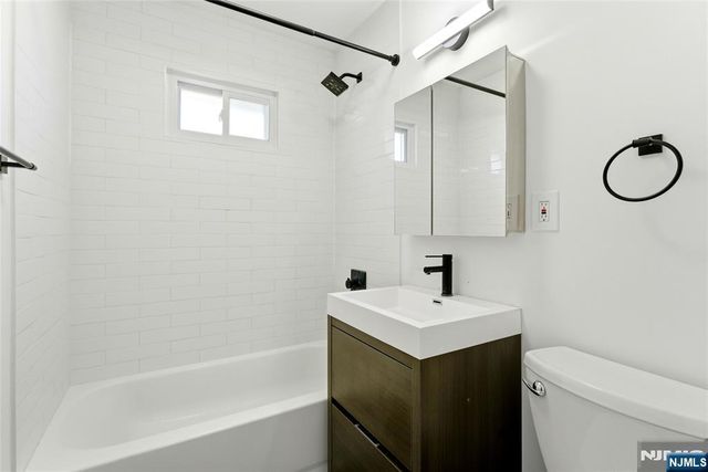 21-05 Dalton Place, Fair Lawn, NJ 07410
