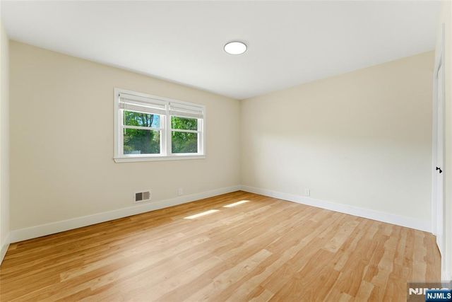 21-05 Dalton Place, Fair Lawn, NJ 07410