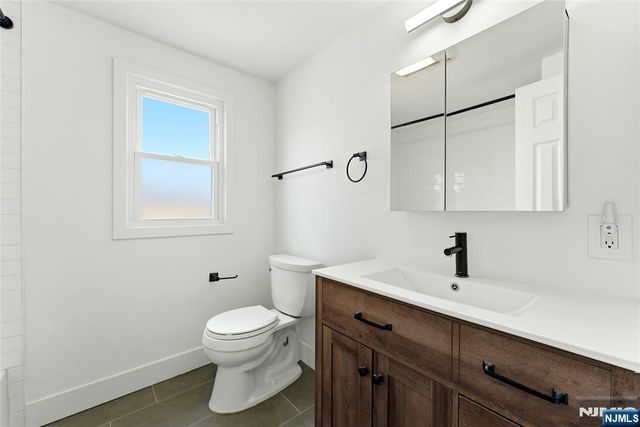21-05 Dalton Place, Fair Lawn, NJ 07410