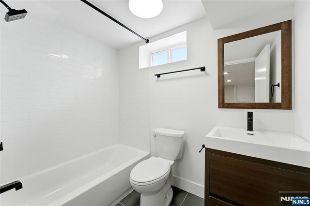 21-05 Dalton Place, Fair Lawn, NJ 07410