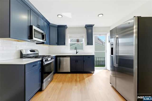 21-05 Dalton Place, Fair Lawn, NJ 07410