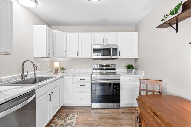 1579 County Road D E C, Maplewood, MN 55109