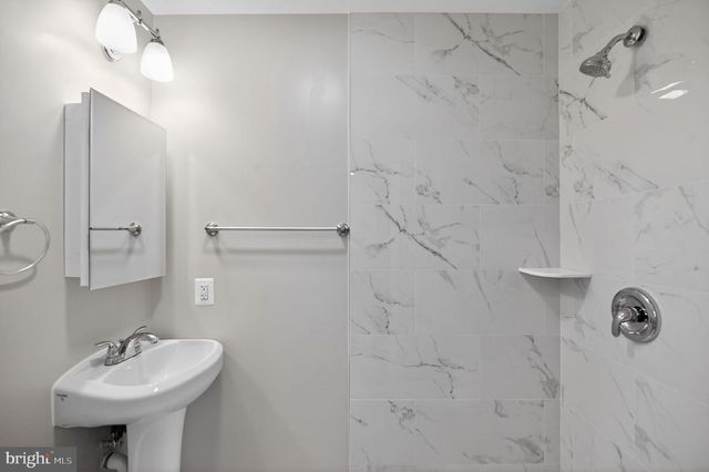 8012 FRYE RD, Alexandria, VA 22309